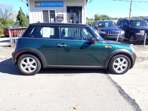 Used 2010 MINI Cooper Hardtop image 2