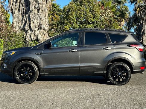 Used 2018 Ford Escape SE w/ SE Sport Appearance Package image 6