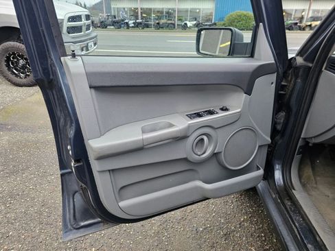 Used 2007 Jeep Commander Sport image 22