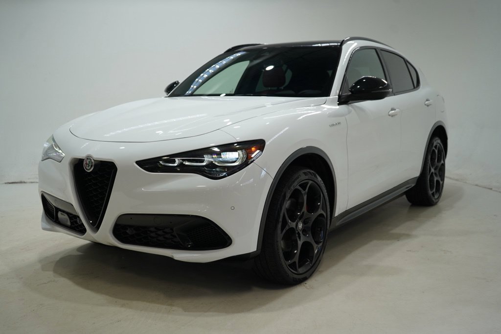 Used 2024 Alfa Romeo Stelvio Veloce AWD/4WD image 3