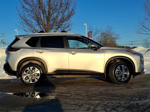 Certified 2022 Nissan Rogue SV w/ SV Premium Package image 2