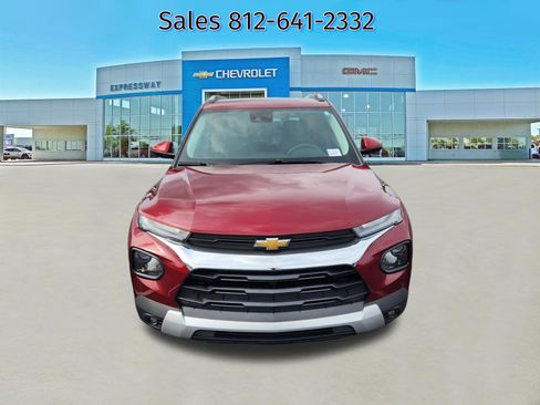 Used 2023 Chevrolet TrailBlazer LT FWD image 2