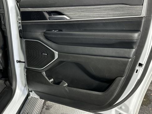 Used 2024 Jeep Wagoneer L Series III w/ Flexible Seating Group image 35