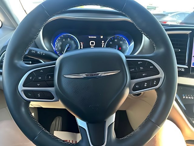 Used 2022 Chrysler Pacifica Touring-L FWD image 23