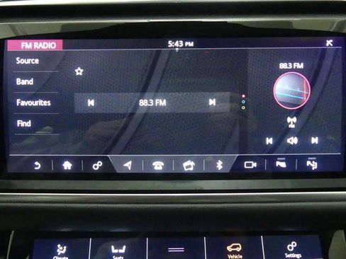 Used 2019 Land Rover Range Rover Velar R-Dynamic HSE image 12