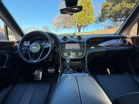 Used 2018 Bentley Bentayga image 4