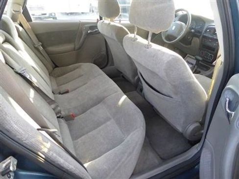 Used 2002 Saturn L-Series L200 image 17
