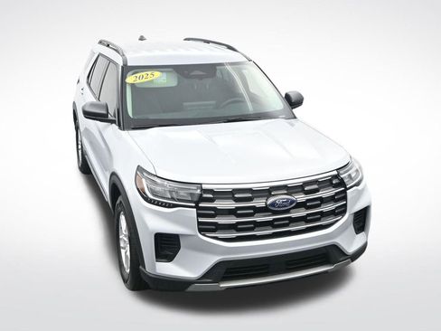 Used 2025 Ford Explorer Active image 23