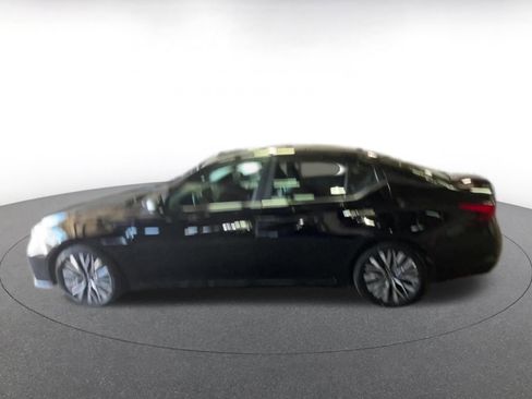 Used 2025 Nissan Altima 2.5 SV FWD image 9