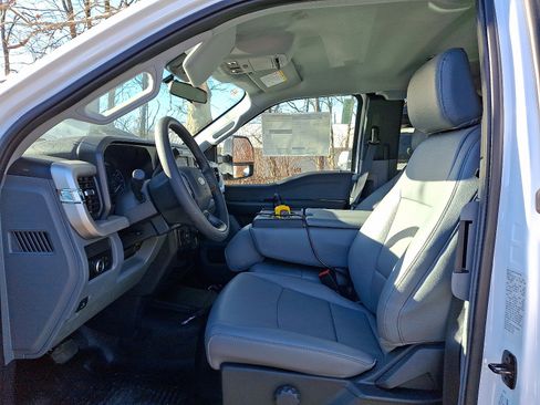 New 2025 Ford F550 4x4 Supercab Super Duty image 5