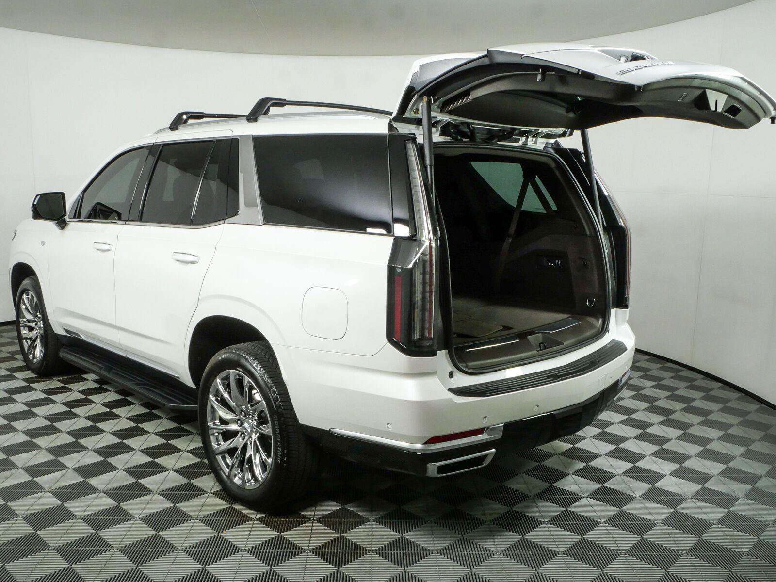 Used 2025 Cadillac Escalade Premium Luxury w/ LPO, Radiant Package RWD image 37
