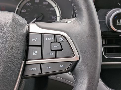 Used 2023 Toyota Highlander LE FWD image 24