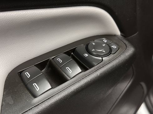 Used 2022 Chevrolet Equinox LS w/ LPO, Floor Liner Package image 11