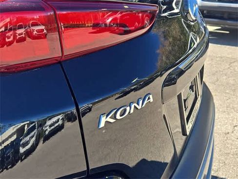 Used 2022 Hyundai Kona Limited image 10