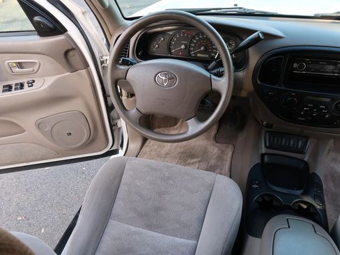 Used 2006 Toyota Sequoia SR5 image 21