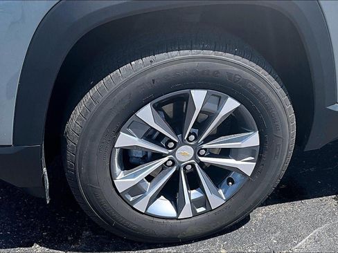 Used 2026 Chevrolet Equinox LT FWD image 9