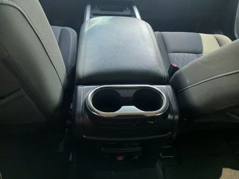 Used 2022 Nissan Titan SV w/ SV Convenience Package RWD image 34