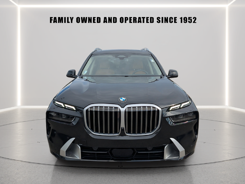 Used 2024 BMW X7 xDrive40i w/ Premium Package AWD/4WD image 5