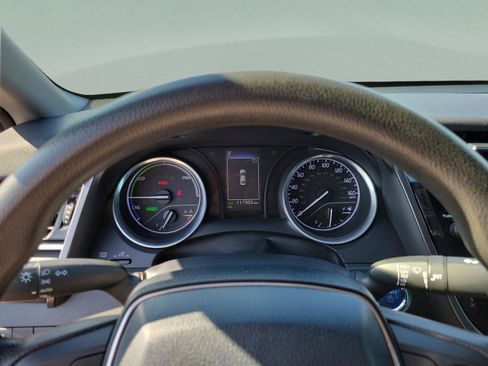 Used 2018 Toyota Camry LE image 13