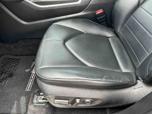 Used 2023 Toyota Highlander XLE AWD/4WD image 15