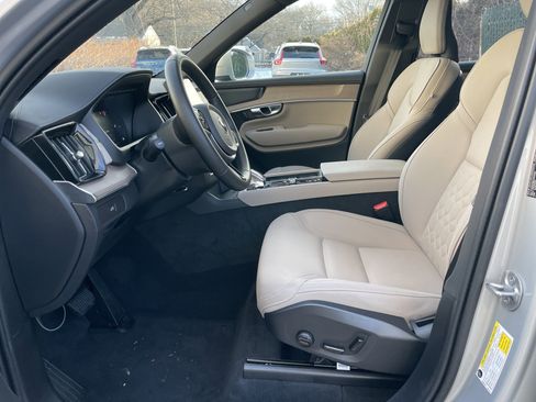 Used 2025 Volvo XC90 B6 Plus image 38