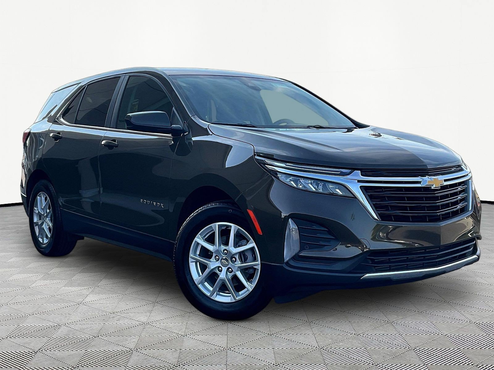 Used 2024 Chevrolet Equinox LT FWD image 3