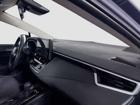 Used 2025 Toyota Corolla LE image 29