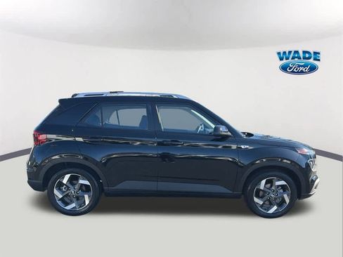 Used 2023 Hyundai Venue SEL image 4