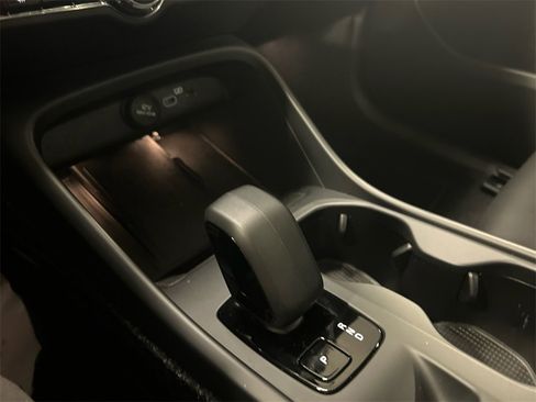 Certified 2025 Volvo XC40 B5 Core image 19