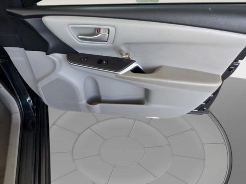 Used 2015 Toyota Camry LE FWD image 17