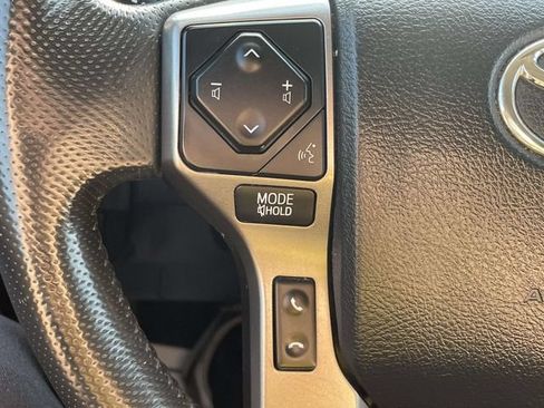 Used 2018 Toyota Tacoma SR5 AWD/4WD image 19