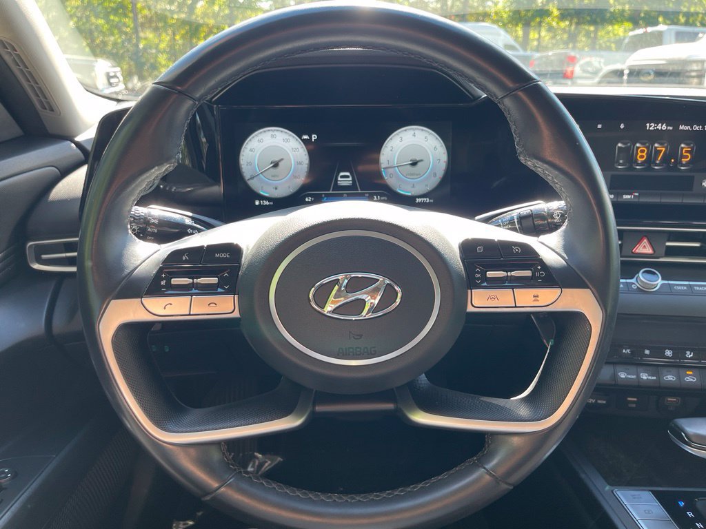 Used 2022 Hyundai Elantra Limited FWD image 17