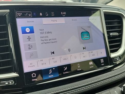 Used 2023 Chrysler Pacifica Touring-L FWD image 27