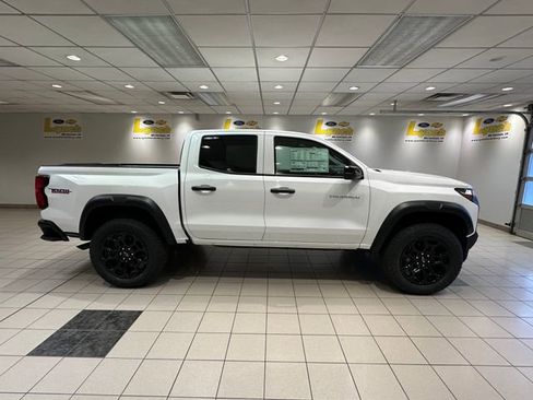 New 2026 Chevrolet Colorado Trail Boss AWD/4WD image 3