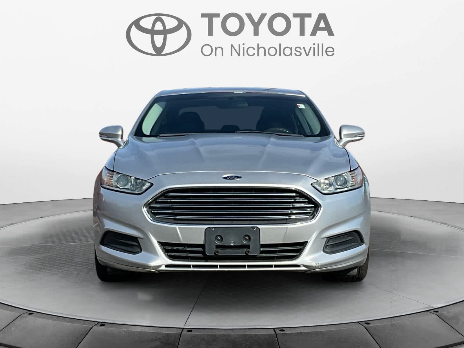 Used 2013 Ford Fusion SE FWD image 8