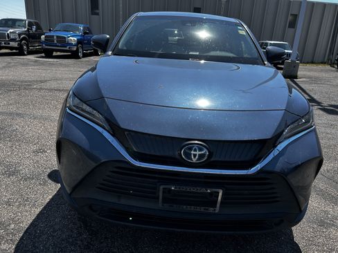 Used 2021 Toyota Venza LE w/ Carpet Mat Package (TMS) AWD/4WD image 8