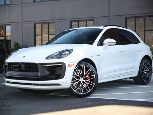 Used 2023 Porsche Macan GTS w/ Premium Package Plus AWD/4WD image 3