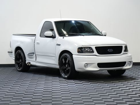 Used 2004 Ford F150 Lightning RWD image 5