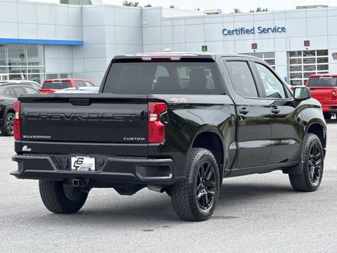 Used 2025 Chevrolet Silverado 1500 Custom image 24