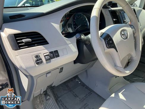 Used 2014 Toyota Sienna XLE image 18