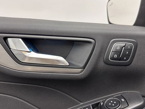 Used 2022 Ford Escape Titanium image 13