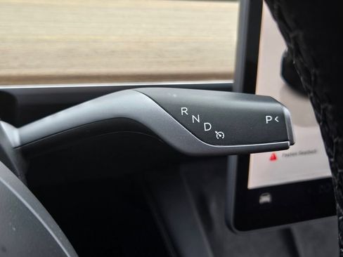Used 2023 Tesla Model Y 2WD image 22