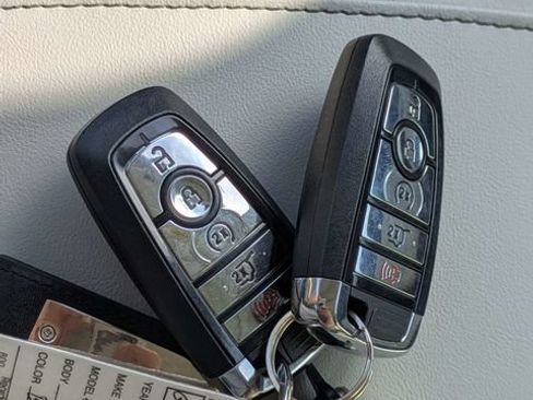 Used 2025 Lincoln Aviator 2WD image 32