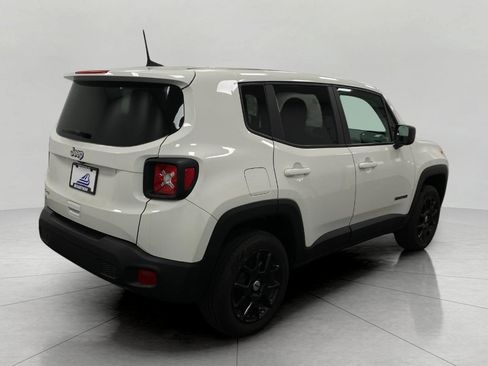 Used 2023 Jeep Renegade Latitude AWD/4WD image 4