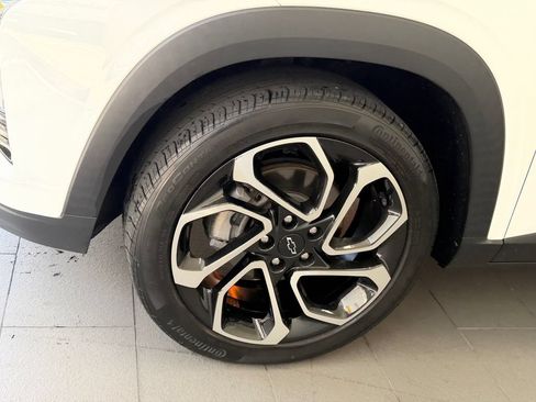 Certified 2024 Chevrolet Trax RS w/ Sunroof Package FWD image 4