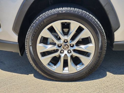 Used 2022 Toyota RAV4 Limited FWD image 10