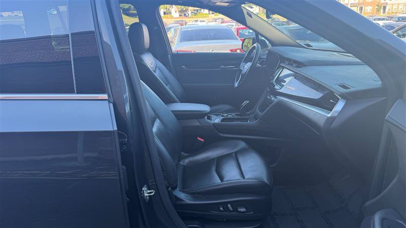 Used 2022 Cadillac XT6 Premium Luxury AWD/4WD image 7