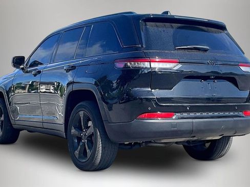 Used 2022 Jeep Grand Cherokee Altitude image 4