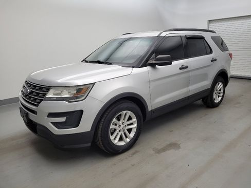 Used 2017 Ford Explorer FWD image 2