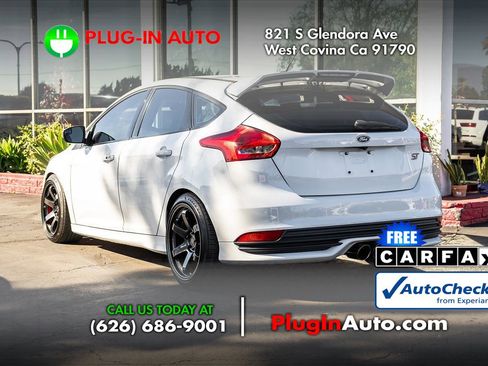 Used 2018 Ford Focus ST w/ Equipment Group 402A image 2